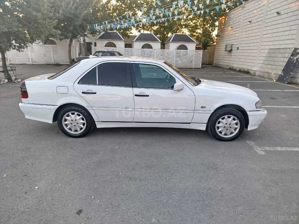 Mercedes C 200