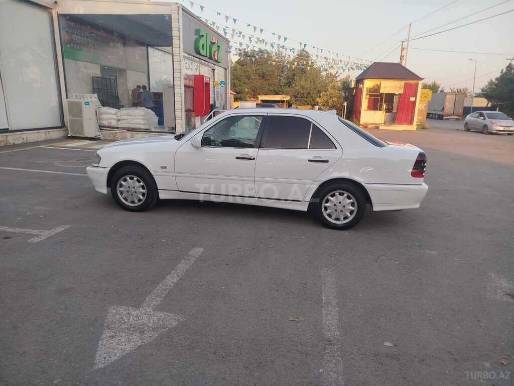 Mercedes C 200