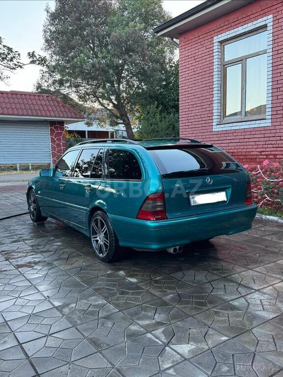 Mercedes C 200