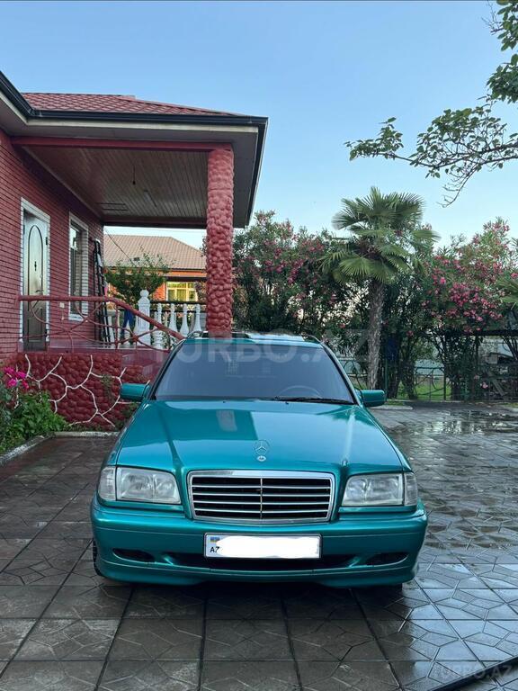 Mercedes C 200