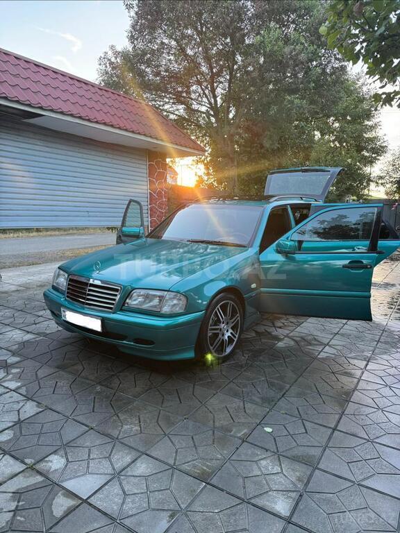 Mercedes C 200