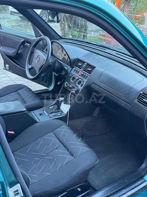 Mercedes C 200