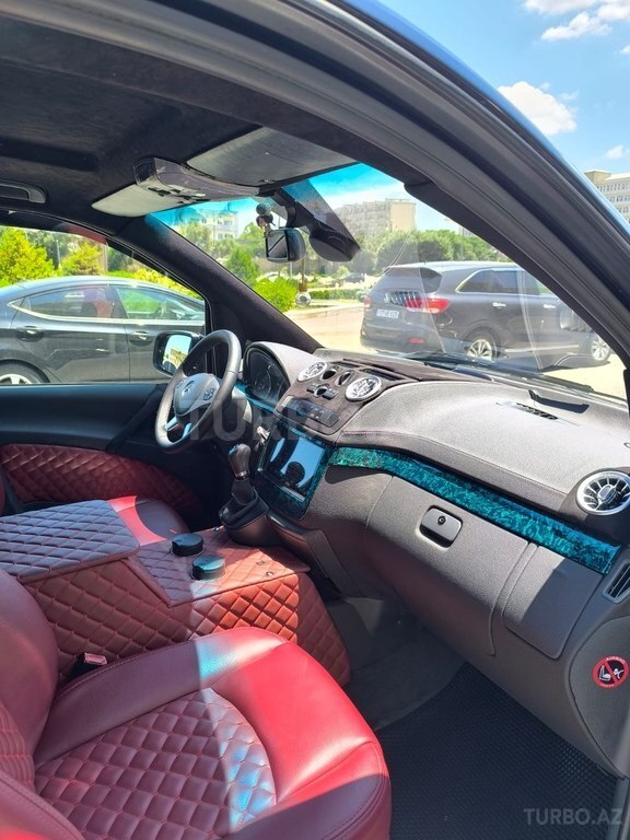 Mercedes Viano