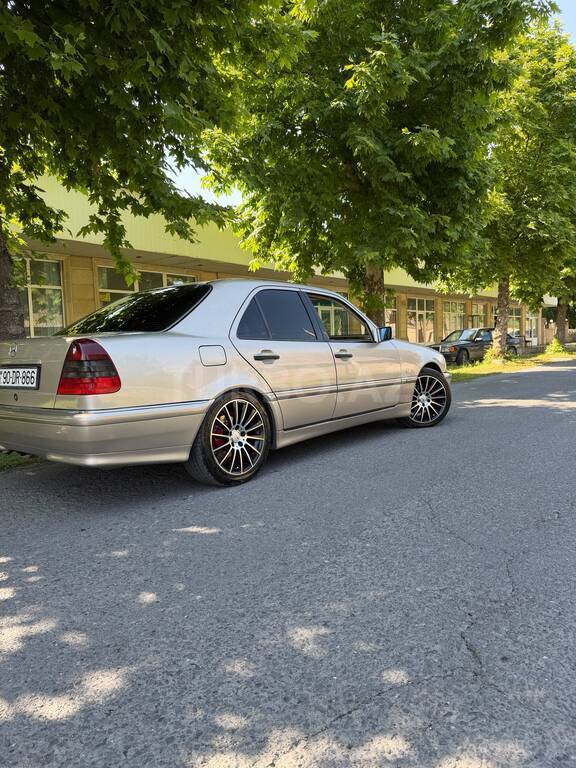 Mercedes C 240
