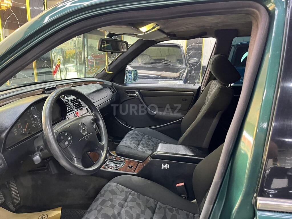 Mercedes C 180