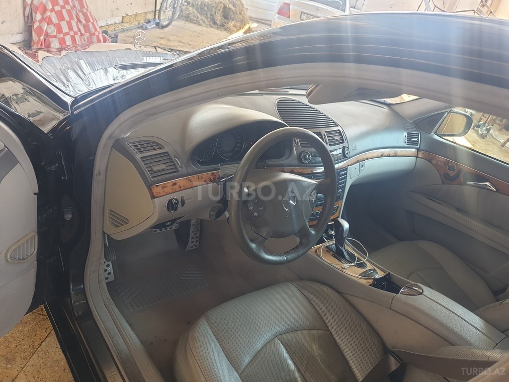 Mercedes E 320