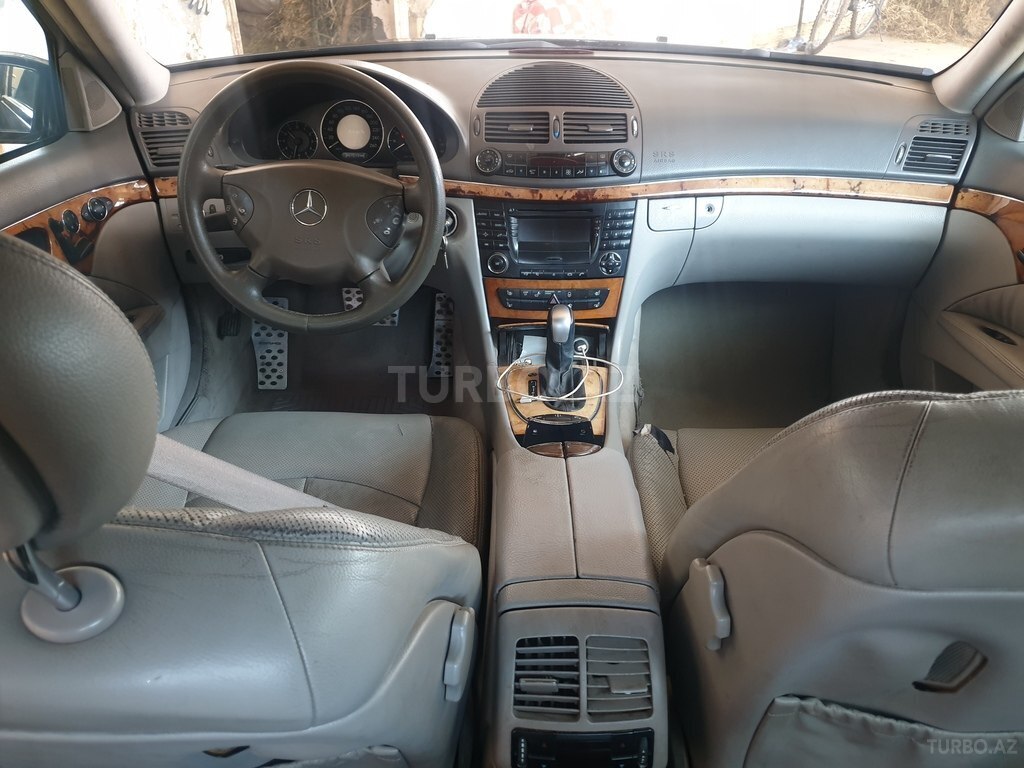 Mercedes E 320