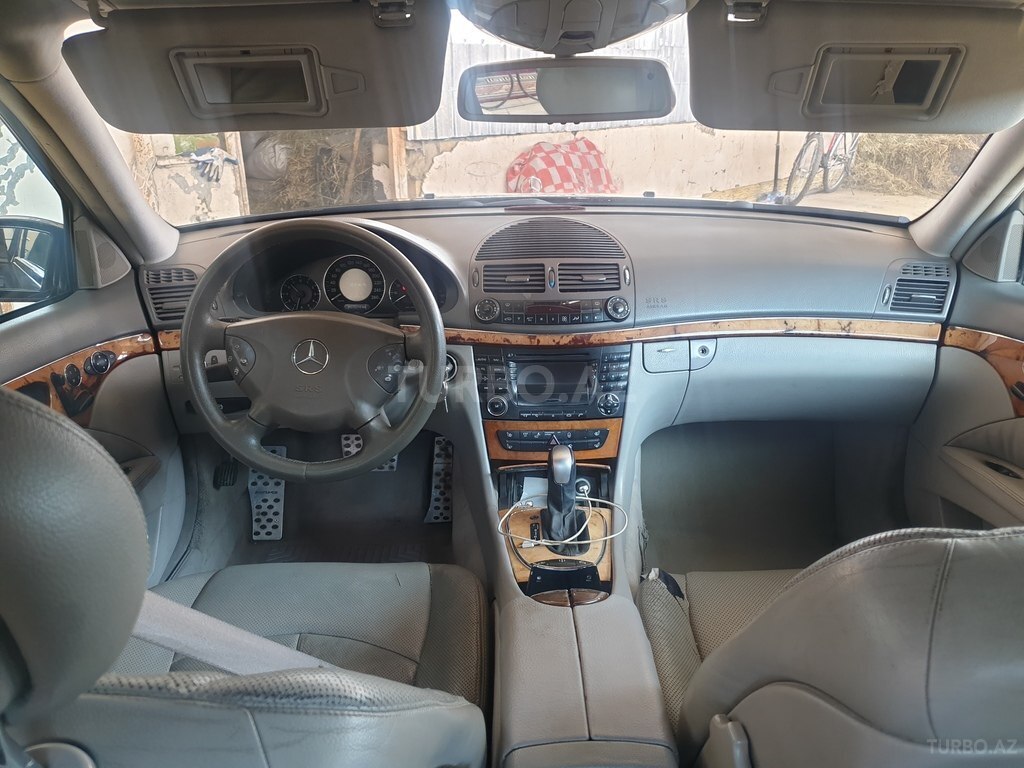 Mercedes E 320