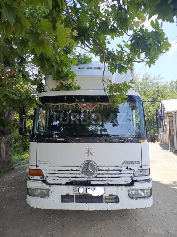 Mercedes Atego 815