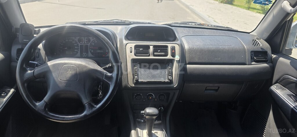 Mitsubishi Pajero io