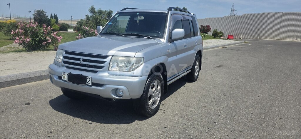 Mitsubishi Pajero io