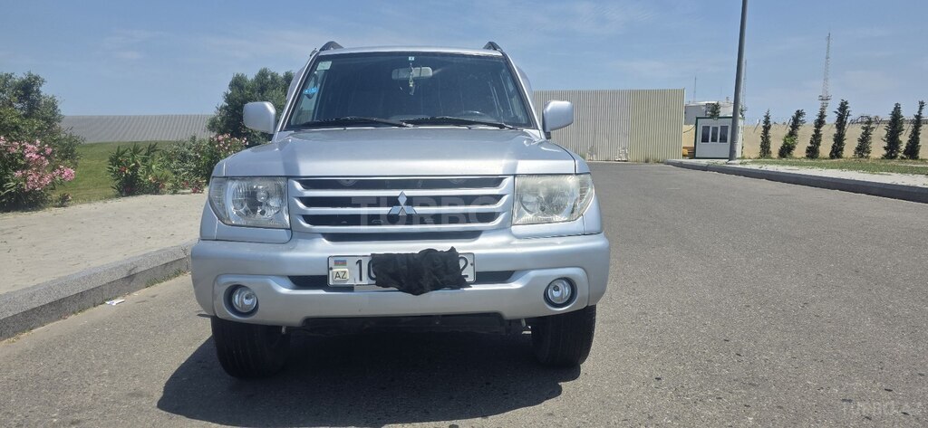 Mitsubishi Pajero io