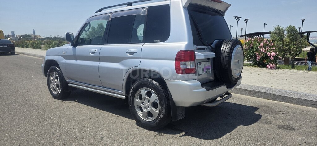 Mitsubishi Pajero io