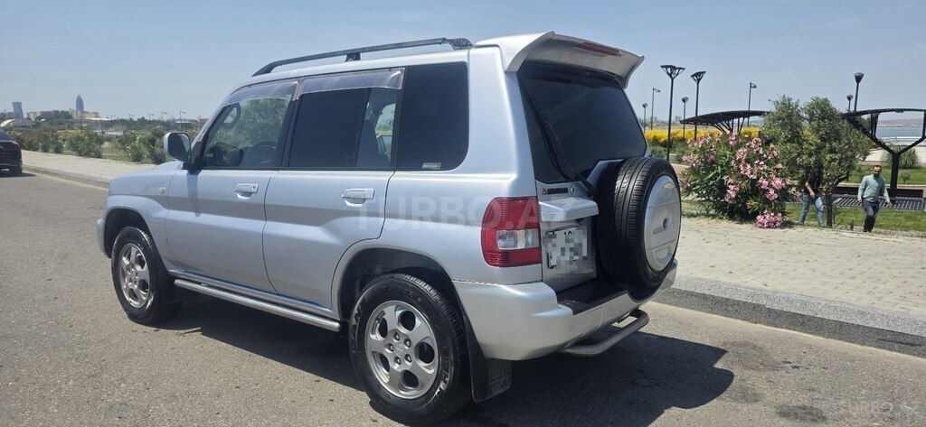 Mitsubishi Pajero io