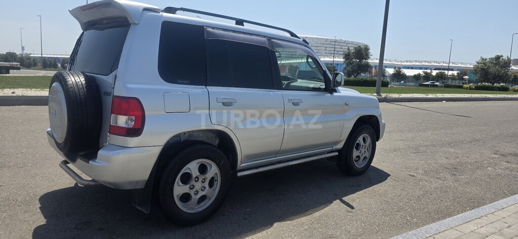 Mitsubishi Pajero io