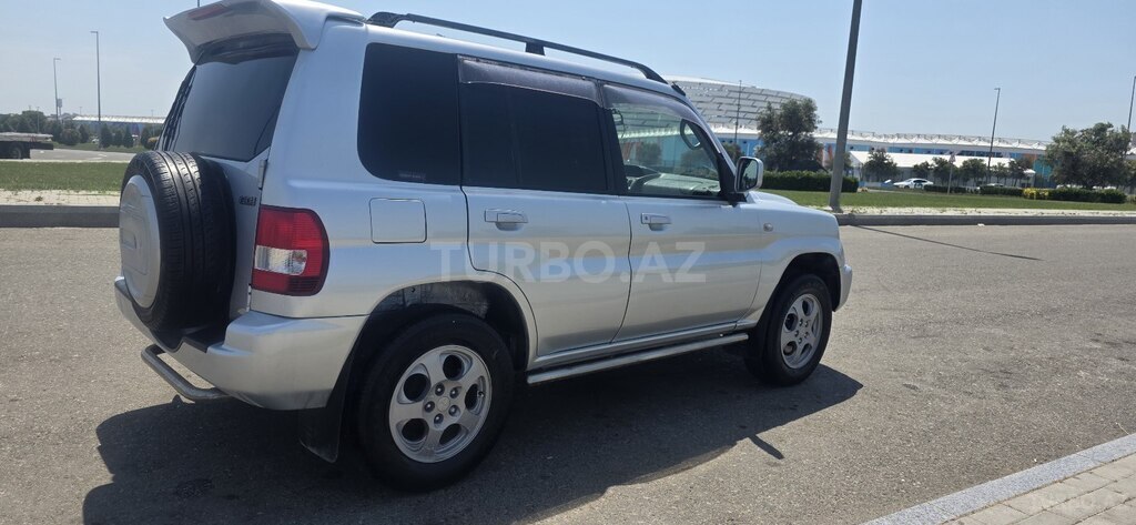 Mitsubishi Pajero io