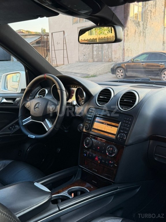 Mercedes ML 63 AMG