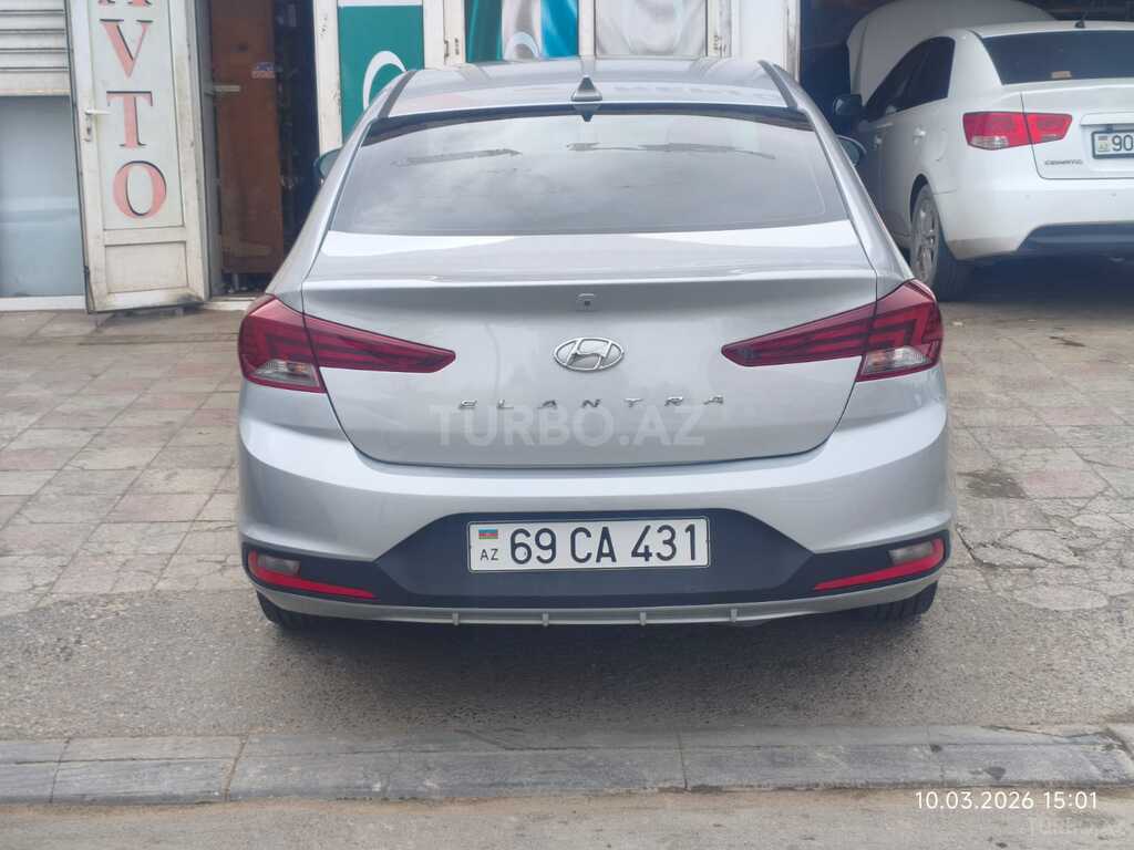 Hyundai Elantra