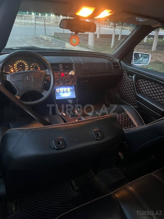 Mercedes C 180