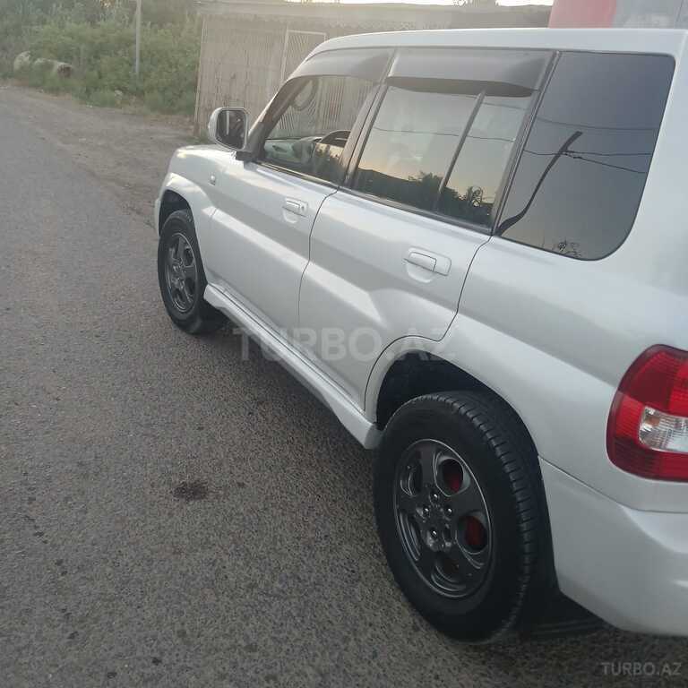 Mitsubishi Pajero io