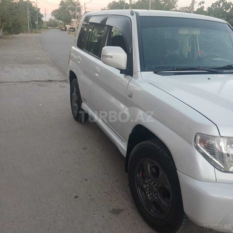 Mitsubishi Pajero io