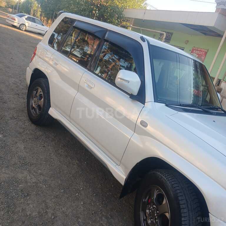 Mitsubishi Pajero io