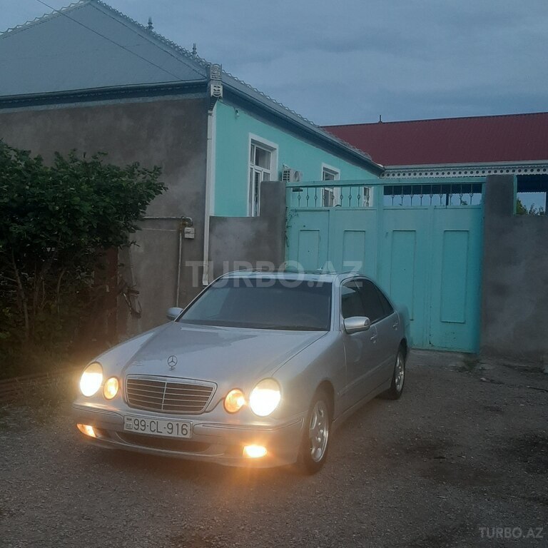 Mercedes E 220