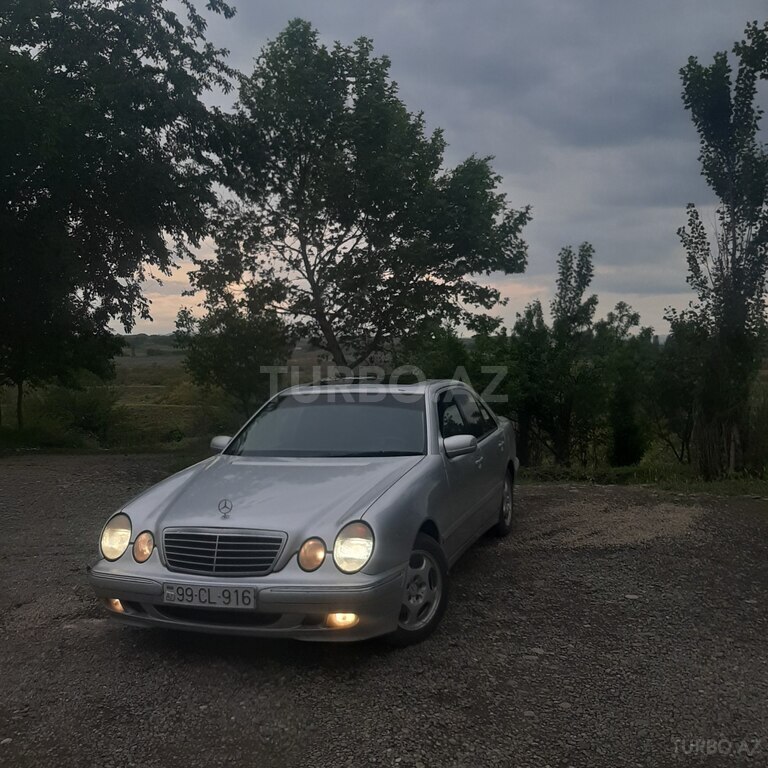 Mercedes E 220