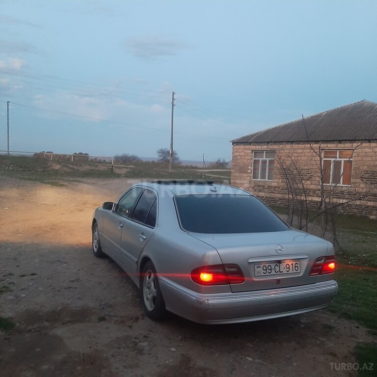Mercedes E 220