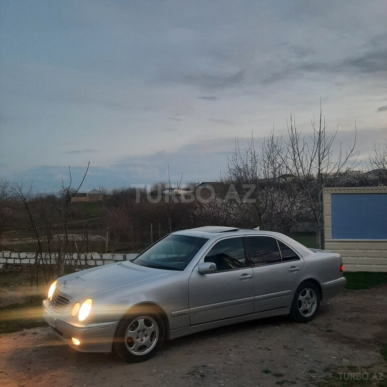 Mercedes E 220