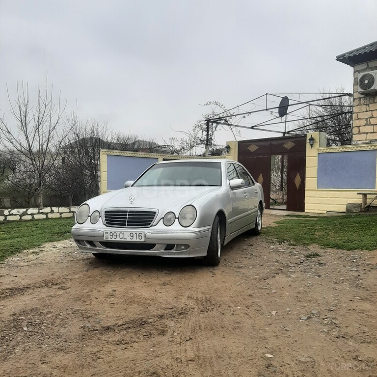 Mercedes E 220