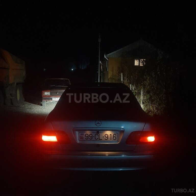Mercedes E 220
