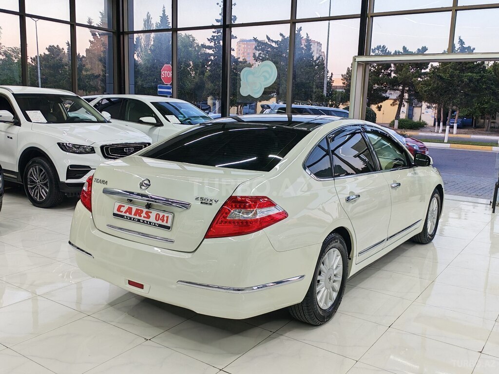 Nissan Teana