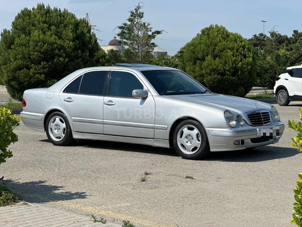 Mercedes E 220