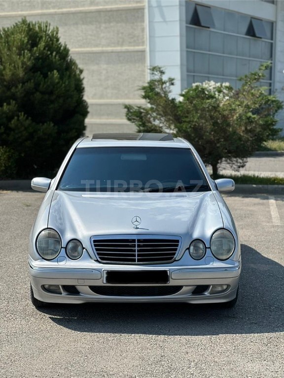 Mercedes E 220