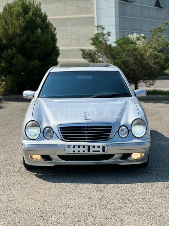 Mercedes E 220