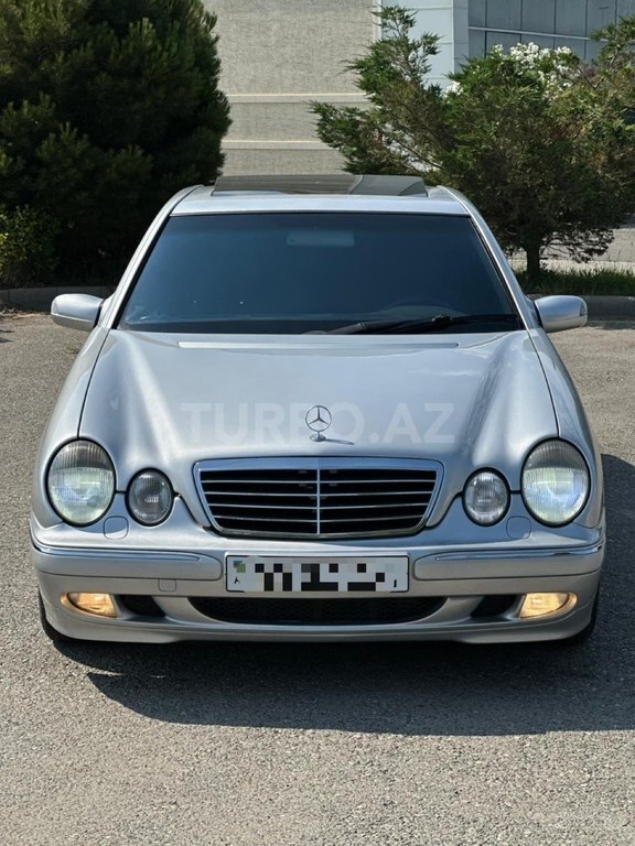 Mercedes E 220