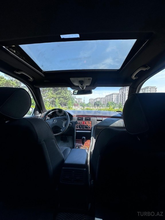 Mercedes E 220