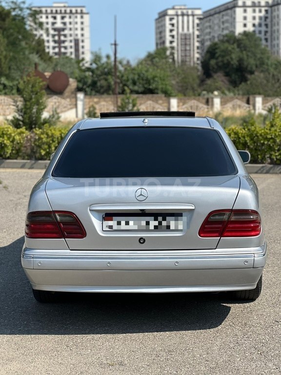 Mercedes E 220