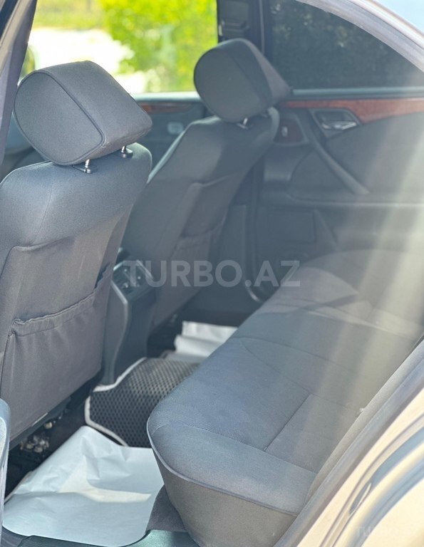 Mercedes E 220