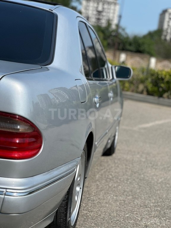 Mercedes E 220