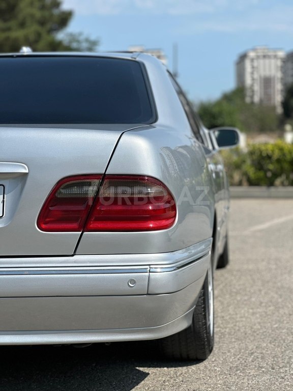 Mercedes E 220