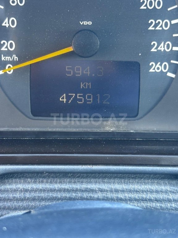 Mercedes E 220