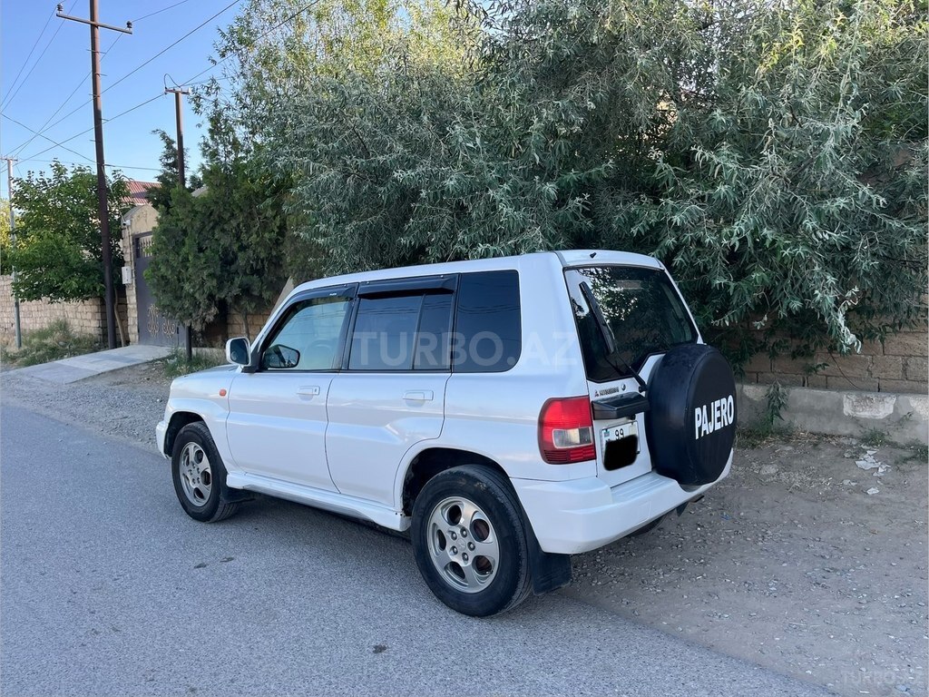 Mitsubishi Pajero io
