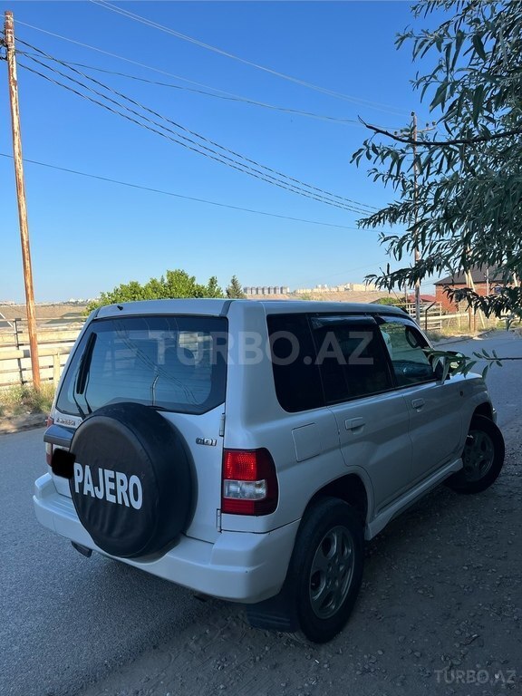 Mitsubishi Pajero io