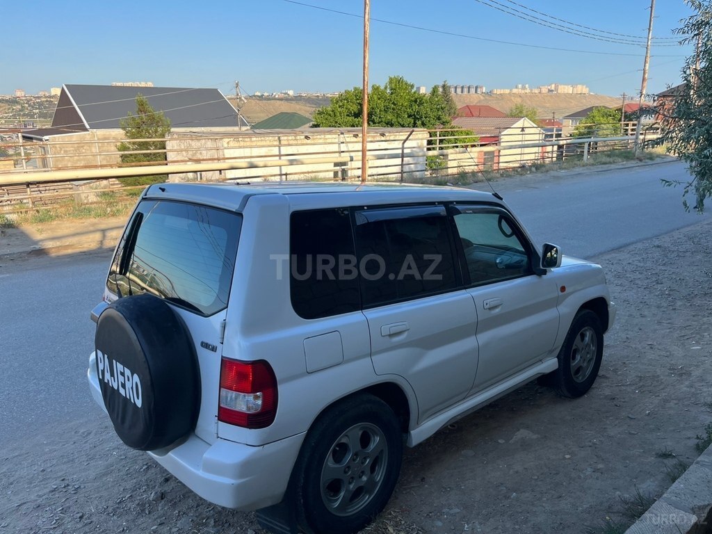 Mitsubishi Pajero io