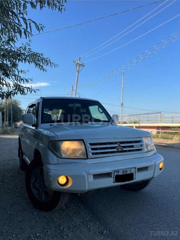 Mitsubishi Pajero io