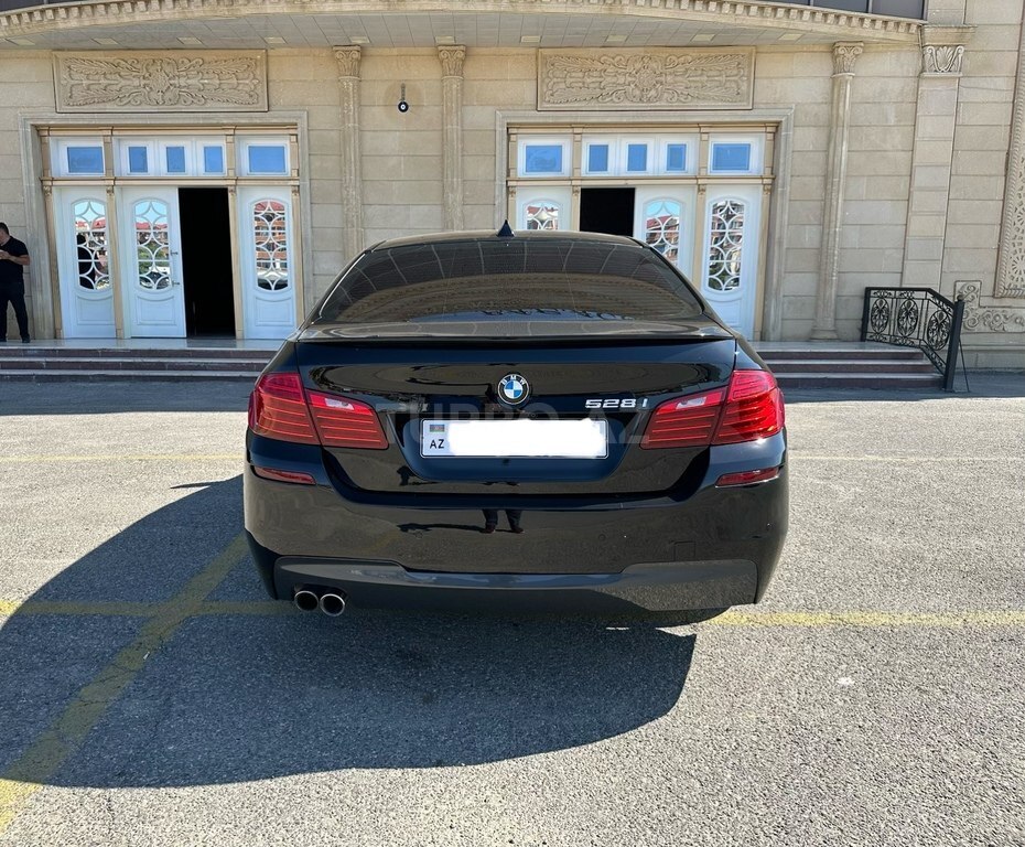 BMW 528