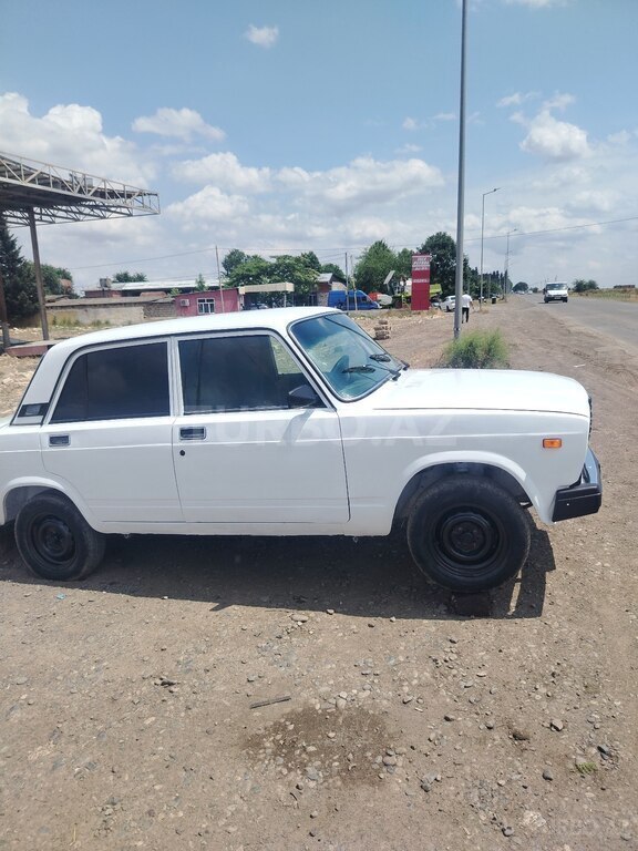LADA (VAZ) 2107