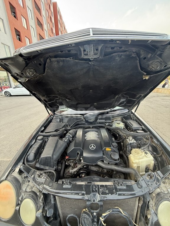 Mercedes E 240
